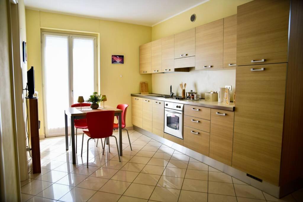 In Sunrise: In Centro Apartment Alba (Piedmont)