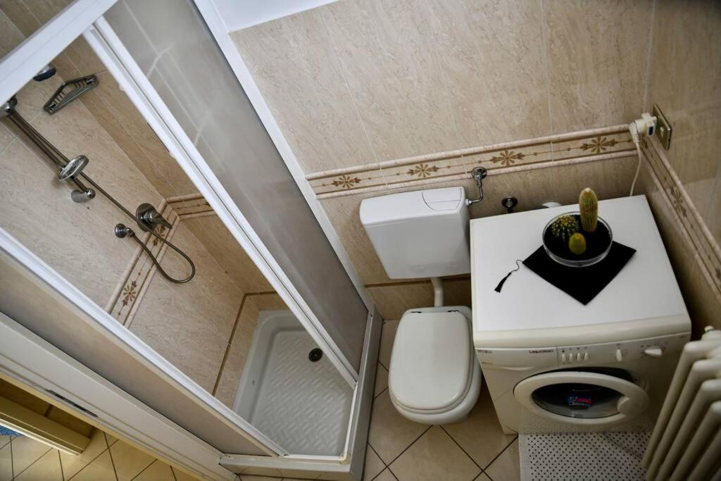 In Sunrise: In Centro Apartment Alba (Piedmont)